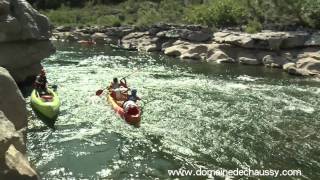 preview picture of video 'Ardèche Outdoor sud France, Domaine de Chaussy : canoe kayak dans les Gorges de l'Ardèche'