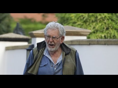 ✅  Paedophile Rolf Harris snapped for first time since turning 90