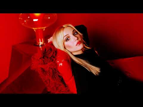 [Britney Spears AI] Red Is The Color (Demo from Femme Fatale)