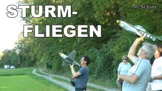 preview picture of video 'Sturmfliegen RCGloggnitz, Acromaster mit Rauchpatrone, Warbirds Massenstart, Schaumwaffeln... (2011)'