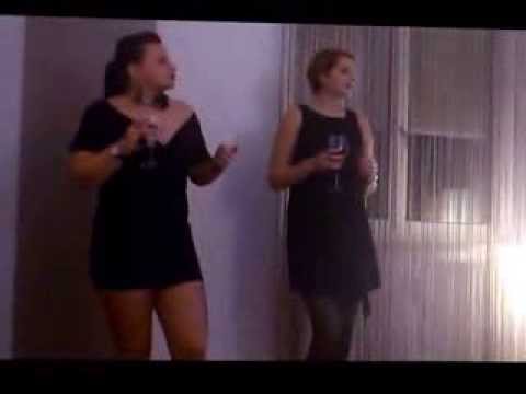 Devojka sa cardas nogama :))