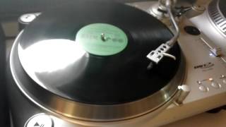 Valerie dore - it' so easy in the night to get closer (megamix maxi 45 1986)