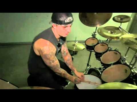 Avenged Sevenfold (A7X) - Matt Shadows Playing The Rev's drum! (HD)