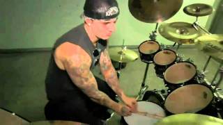 Download lagu Avenged Sevenfold (A7X) - Matt Shadows Playing The Rev's drum! (HD) mp3