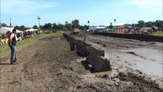 preview picture of video 'FATHER AND SON GWINNS PASSES AT MID MICHIGAN MUD RUN, BIRCH RUN, MI  JUNE 2014'