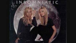 Aly and Aj Bullseye *WITH LYRICS*