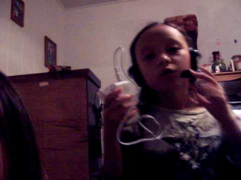 Aliana singing