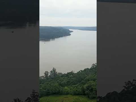 Paredão de pedras. Porto Vera Cruz - RS