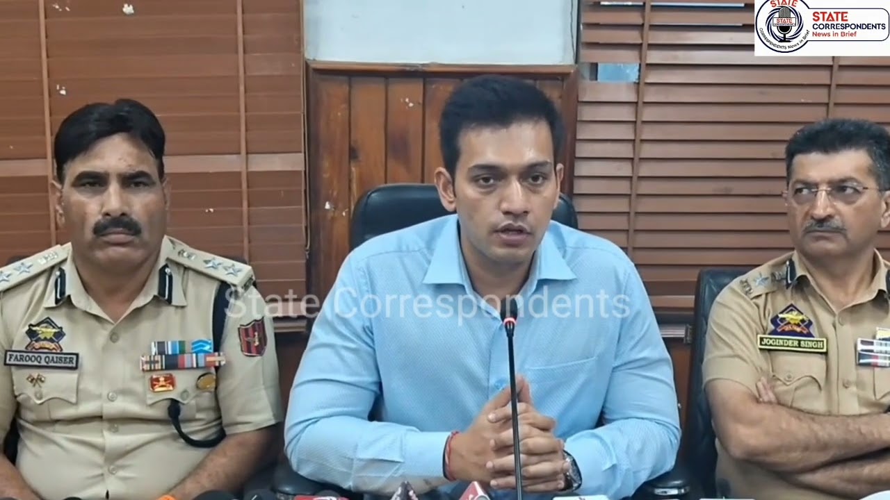 ##breakingnews🚨 🚨 DC Jammu Rakesh Minhas giving details about guidlines for e-rick  shaw operators. 