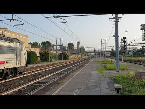 Frecciarossa 1000 livrea 10 anni di Frecciarossa in transito a Livorno C.le