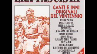 Kadr z teledysku Il canto degli Italiani tekst piosenki Cori Era Fascista