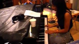Marina and the Diamonds - Numb (KCRW Acoustic Session 08/07/2010) 4