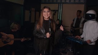 Download lagu Sarah Azhari: Near Or Far ( Live Performance) | ft. ASTRØMAN mp3