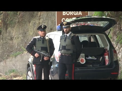 Sbatta fino a rendere cremoso il pacco di faccia che candeggia meytan le risposte La crema con decolorazione di hydrochinone 4 per comprare in una farmacia