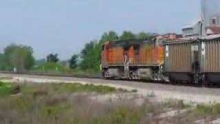 preview picture of video 'BNSF grain train with DPU's'