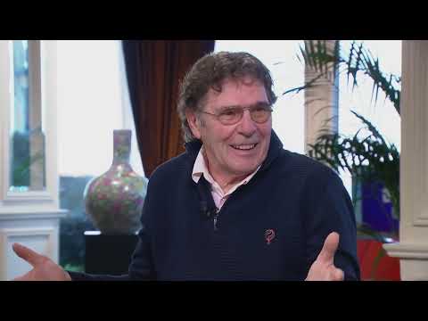 Willem en Harry praten anderhalf uur langs elkaar heen over voetbal bij Business Class