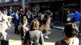 preview picture of video '上野天神祭 本祭 鬼行列 三之町筋 2012'