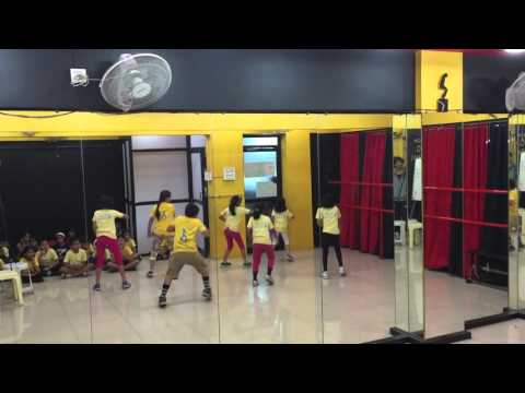 Malhari | Bajirao Mastani | Pre-Juniors Batch Choreography by Mohit Jain's Dance Institute | (Kids) Video