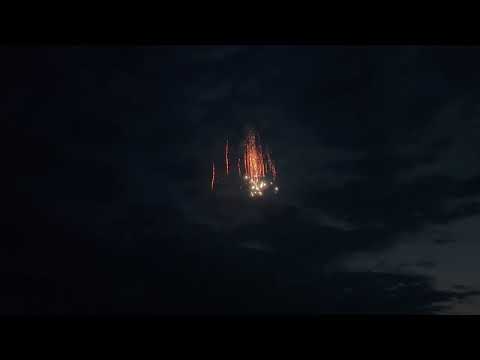 4" BROCADE WATERFALL TO WHITE FLASH - Fajerwerki Jorge! [4K] IT