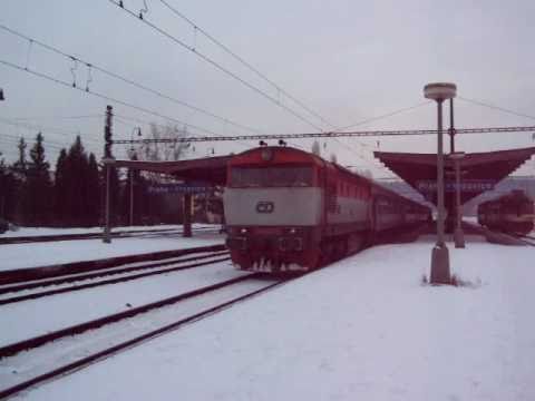 749 006 na čele R 1144 - Praha Vršovice - odjezd - 19.12.2010.