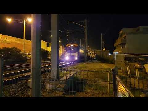 Vline Sprinter at Mordialloc with PTV Livery painting and old version (7/4/22)