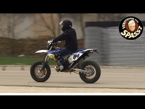 Die Motorradschülerin: Von 0 auf 100 in einer Sekunde – Fahrstunde Prank? 🤯 | Verstehen Sie Spaß?