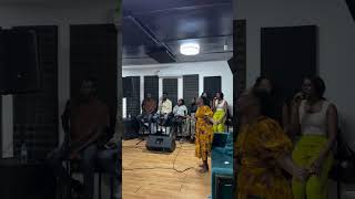 A música é um portal para um encontro com Deus. No dia 21, convido-te a atravessá-lo comigo. ✨🎶🙏🏻
