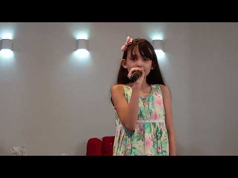 Duda linda cantando - Firme em tuas mãos (Yasmin Veríssimo)