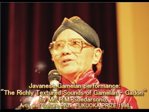 画像：Javanese Gamelan performance by Mr. R.M. Soedarsono, Arts and Culture Prize laureate, Fukuoka Prize 1998