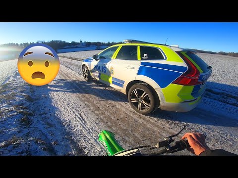 De skicka Tre Polisbilar för en Fiddy!  | They Sent Three Police Cars To Catch a Pitbike!