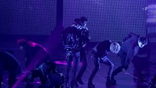 Download lagu 현진 직캠 (straykids hyunjin focus) - 191123 District 9 : Unlock 'WOW' mp3