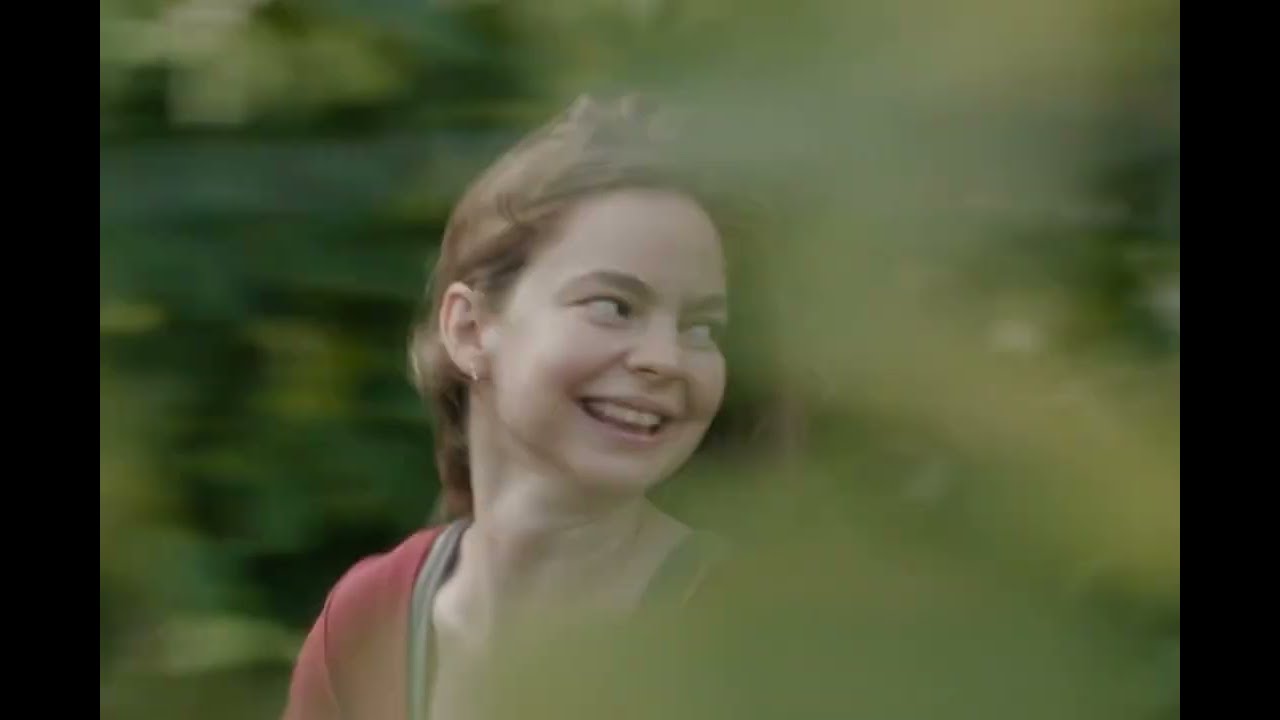 Miniature de la vidéo LITTLE TROUBLE GIRLS : Éveil lesbienne chez les cathos (bande-annonce) du film Little Trouble Girls