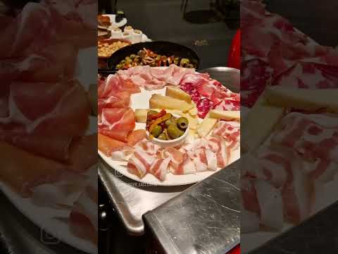 Affettati a mano al momento in sala, Berkel anni 60', taglieri, Affettatrice a volano.