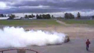 preview picture of video '1st run 1996 f-250 in the burnout contest!!!'