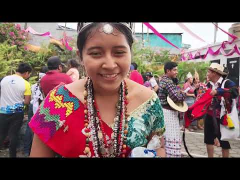 reinas indígenas  están de visita  al poso de la virgen  del pueblo de  San Lorenzo Suchitepequez