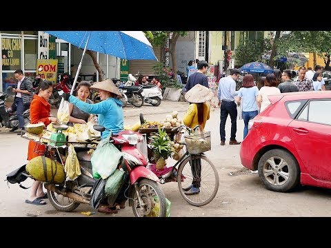 What's a Daily Lunch Break Like in Hanoi City? | LIFE IN VIETNAM