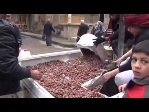 جبهة الجهاد والبناء تقوم بتوزيع التمور على الأهالي في الأحياء المحررة في دير الزور