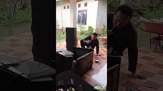 Download lagu Karaoke lagu minang Gafur syah 'pai marantau' disela sela menyervis barang elektronik mp3