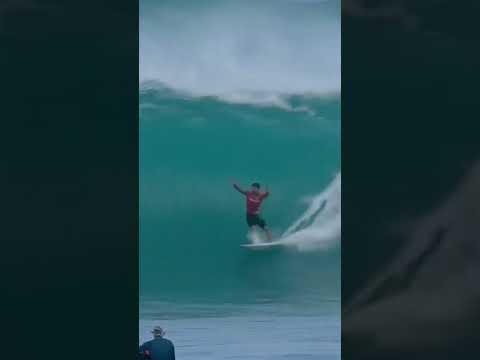 Gabriel Medina pega tubo ABSURDO na etapa de Sunset! | OFF no Havaí | #shorts