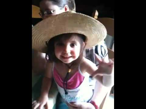 Elisa et son chapeau