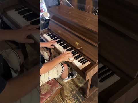 Elegant Acoustic Harmony: Kawai Upright Piano Bild 9
