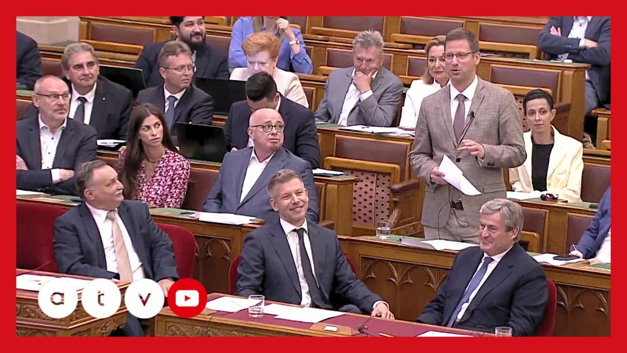 Átült Gulyás Gergely elé