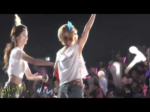 [Fancam] 120115 Sunny and YoonA with Angry Bird