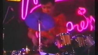 GOLPES BAJOS - Colecciono moscas (Musical Express)