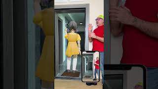 Squid Game outside my door 😱 - Guide