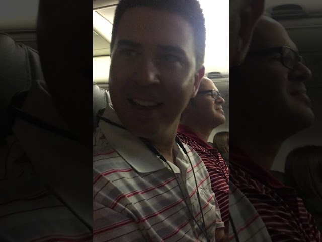 "Протащили на борт ещё одного". Муж узнал о беременности жены от пилота самолёта