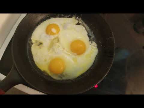 MongoTV_6331 - Mongo Madskole - SPEJLÆG På RUGBRØD Med TOMAT - Remulade - Ristet LØG