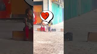 Download lagu Perjuangan seorang Ibu Tukang parkir, bawa anak saat bekerja😢 #shorts mp3