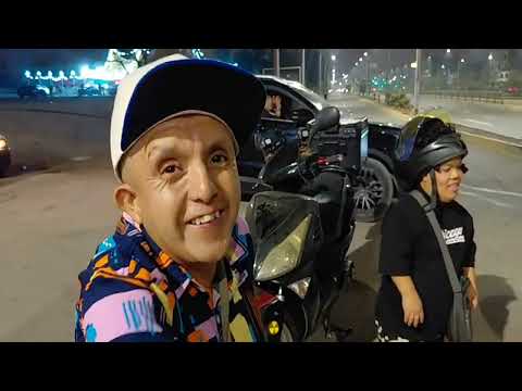 Mostrito no puede prender su moto y mambo lo auxilia