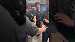Download lagu Jabatan tangan adalah ciri khas ajaran setia hati terate #pshtpusatmadiun #viralvideo #pencaksilat mp3
